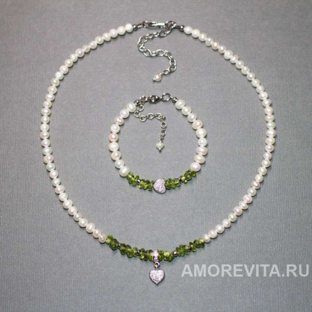 Комплект украшений из Жемчуга и Хризолита (бусы, браслет) Комплект украшений из Жемчуга и Хризолита (бусы, браслет)
