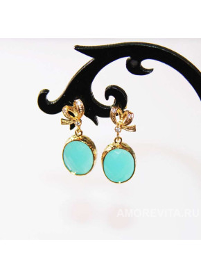 Женственные маленькие серьги с ярко-голубыми кристаллами