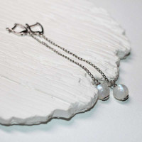 Стильные серьги с Лунным камнем на длинной цепочке