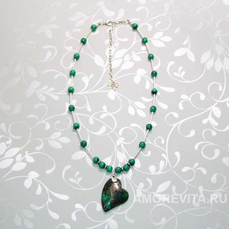 Колье из Малахита с подвеской из Малахита в виде сердца