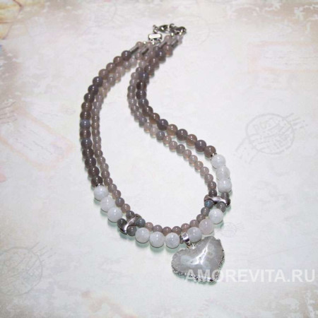 Колье из Агата и Лунного камня с кулоном в виде сердца