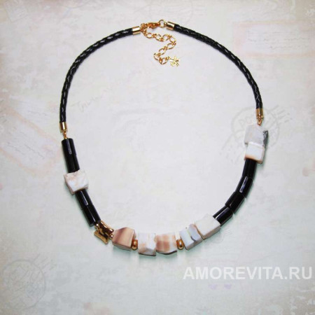Колье из Опала и Агата на кожаном шнурке