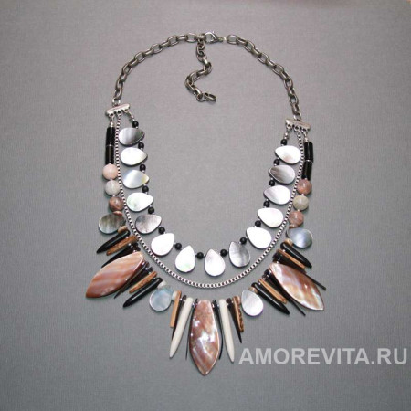 Колье многорядное из Перламутра, кокосовых бусин, Олигоклаза, Агата и Шунгита