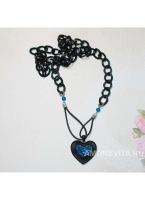 Подвеска сердце на кожаных шнурках и крупной черной цепочке