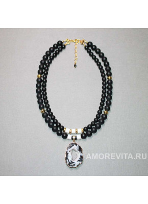 Колье из Шунгита и белого шпата с кулоном из Агата