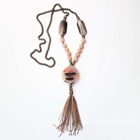 Длинное колье из Агата, Олигоклаза и натурального рога, на цепочке Длинное колье из Агата, Олигоклаза и натурального рога, на цепочке