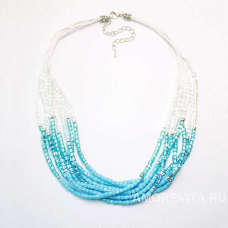 Бусы из бисера, бело-голубые, на кожаных шнурках Бусы из бисера, бело-голубые, на кожаных шнурках