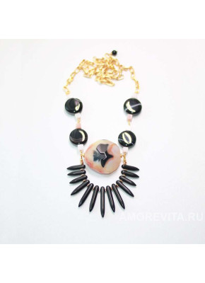 Длинное колье из Агата, Опала и Говлита