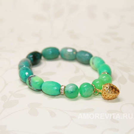 Браслет из Хризопраза с подвеской клубничкой