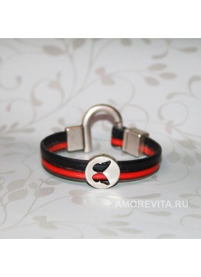 Кожаный браслет черно-красный