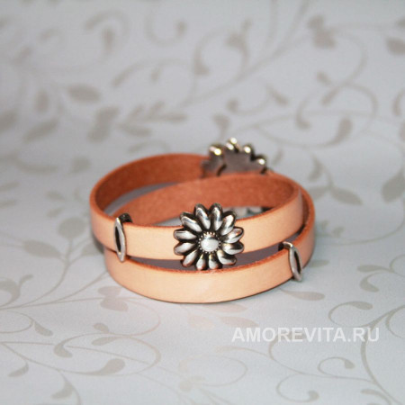 Кожаный браслет бежевого цвета в два оборота Кожаный браслет бежевого цвета в два оборота