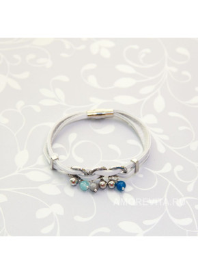 Кожаный белый браслет с подвесками