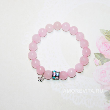 Браслет из розового Кварца с цветной бусиной и с подвеской бабочкой