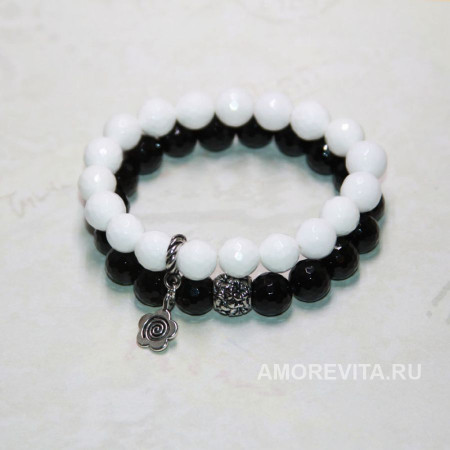 Комплект из 2-х браслетов - белый и черный Агат, с подвеской цветком