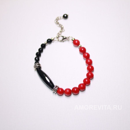 Браслет из красного Коралла и черного Агата с длинной бусиной Браслет из красного Коралла и черного Агата с длинной бусиной