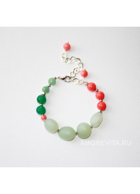 Браслет-амулет на любовь из Халцедона, Коралла и Агата